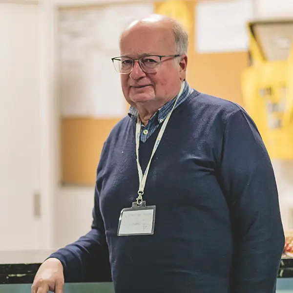 Volontario della fondazione Gigi Ghirotti nelle stanze di uno degli hospice.