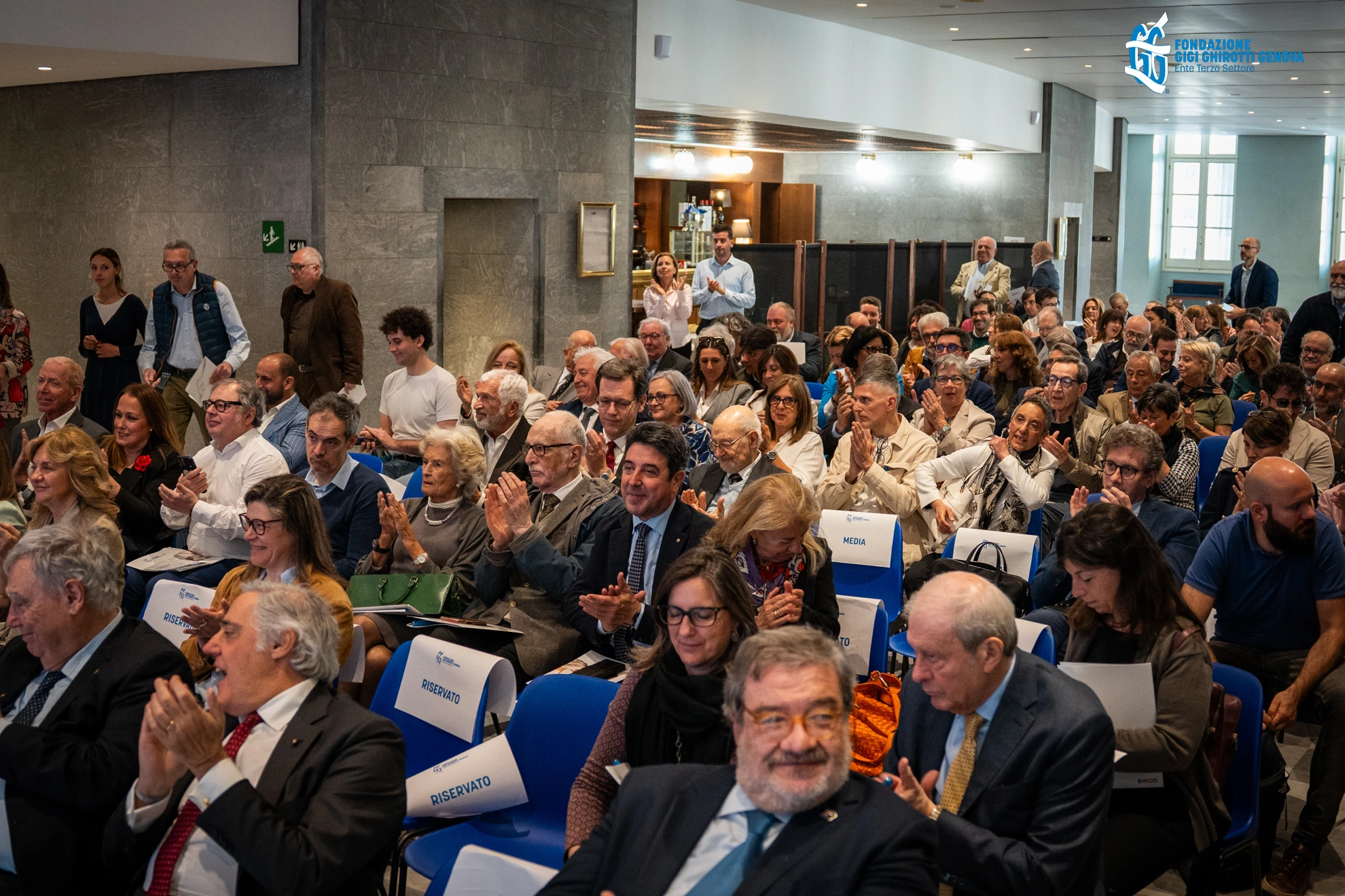 La sala piena
